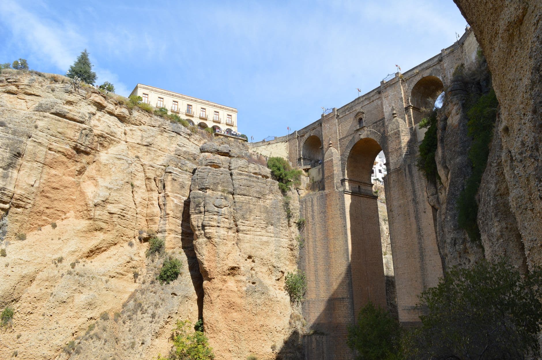 Le Puente Nuevo de Ronda enjambant la gorge d'El Tajo