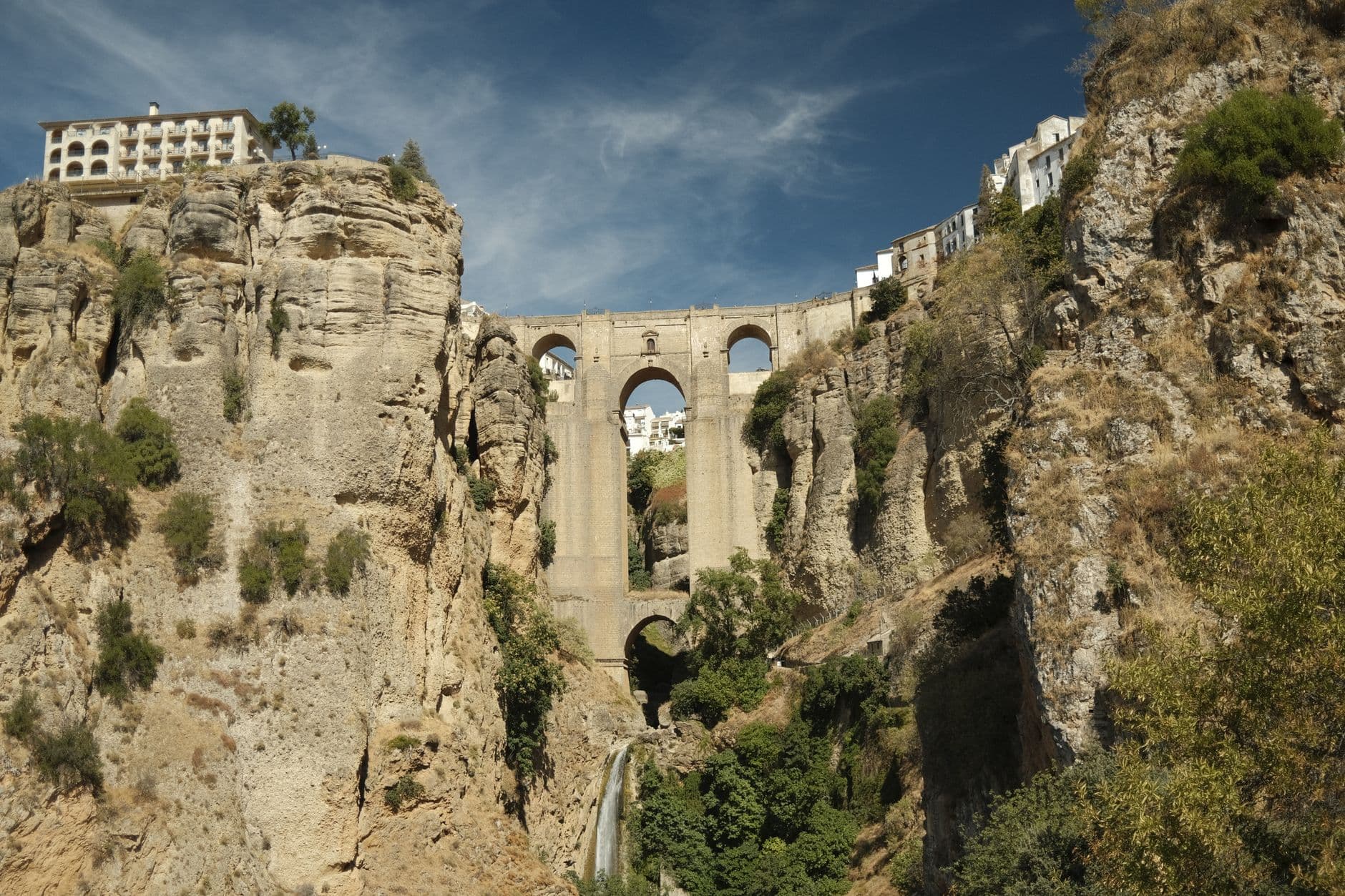 Le Puente Nuevo de Ronda surplombant les gorges du Tajo